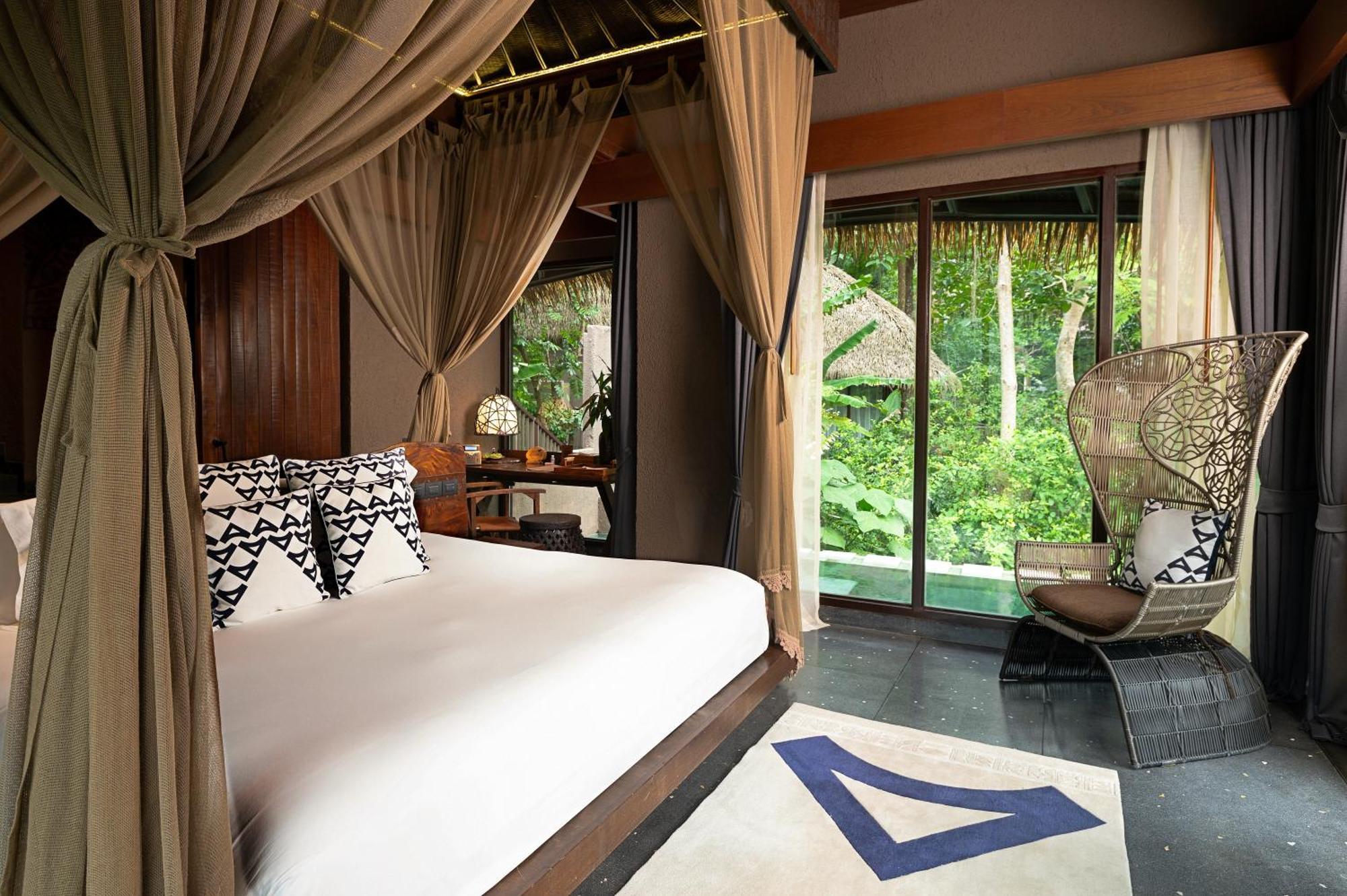 Hotel Keemala Kamala Beach Exterior foto A bedroom at the resort