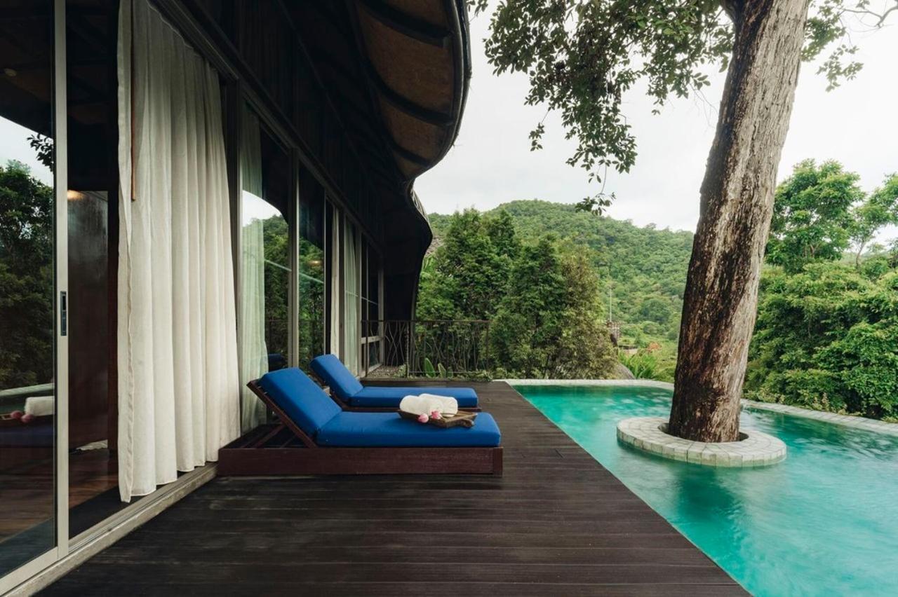 Hotel Keemala Kamala Beach Exterior foto The private pool of a villa at the resort